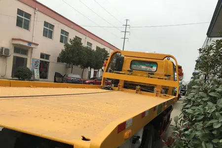 哈密地区拖车公司道路救援拖车多少钱一辆